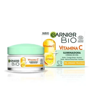 Освітлювальний денний крем Garnier з вітаміном С живить, коригує зморшки та посилює сяйво день за днем.