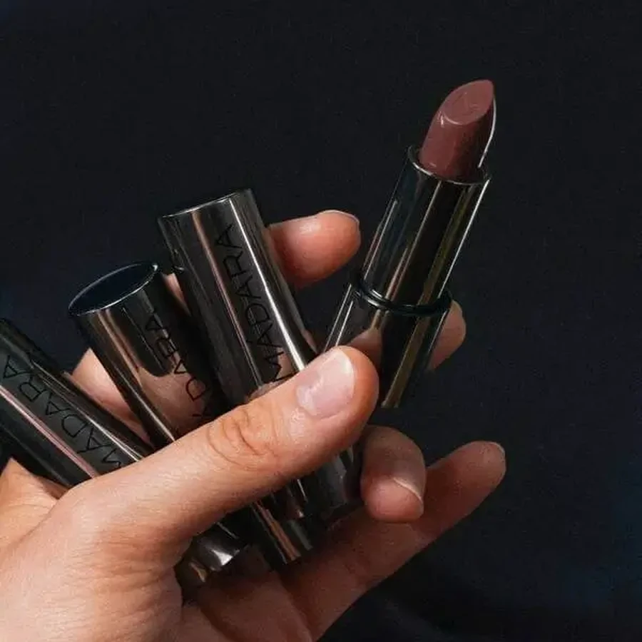 Madara Satin Shine Lipstick, помада в стике, Dominance 504, 3,8 г: цены и характеристики