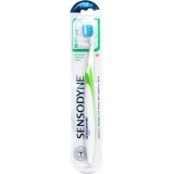 Зубная щетка Sensodyne Комплексная защита + футляр