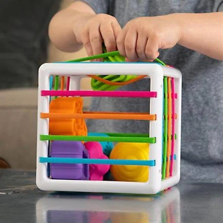 Розвиваюча іграшка Fat Brain Toys Куб-сортер зі стінками-шнурочками InnyBin: ціни та характеристики