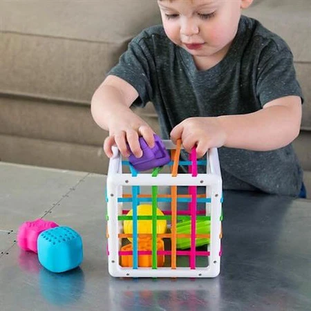 Розвиваюча іграшка Fat Brain Toys Куб-сортер зі стінками-шнурочками InnyBin: ціни та характеристики