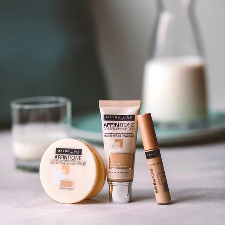 Пудра выравнивающая компактная Affinitone Безупречный тон 42, Maybelline New York: цены и характеристики