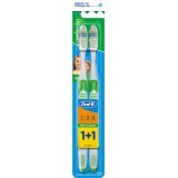Зубная щетка Oral-B 1+1 Maxi Clean 1-2-3 3-эффекты средней жесткости 2 шт.