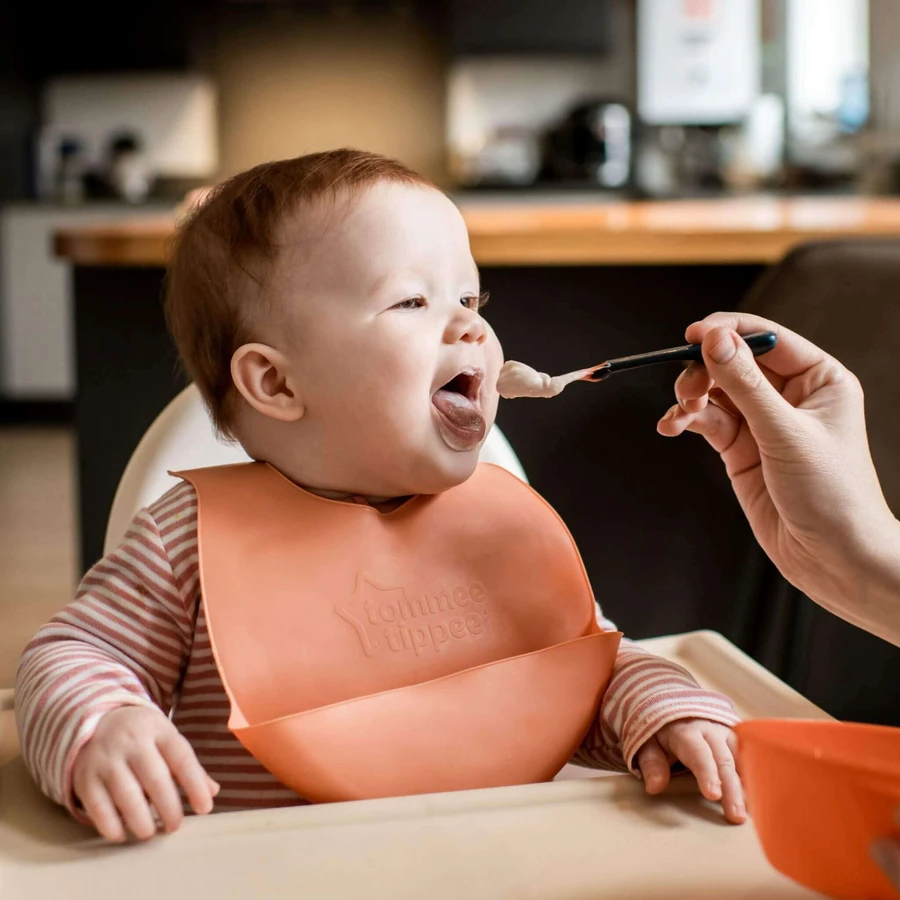 Нагрудник Tommee Tippee, 6м+, зелений або помаранчевий: ціни та характеристики