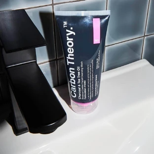 Carbon Theory Очищающий гель для умывания лица 200 мл