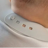 BabyOno Мягкий пластиковый нагрудник с карманом BPA free серый 6м+