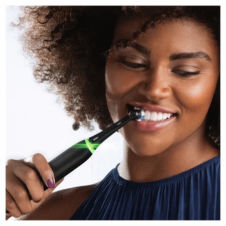 Электрическая зубная щетка Oral-B iO Series 4 Black: цены и характеристики
