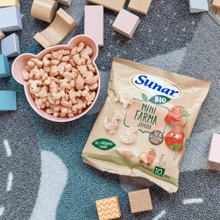 Sunar BIO baby crisps mini farm strawberry 10m+, 18 г