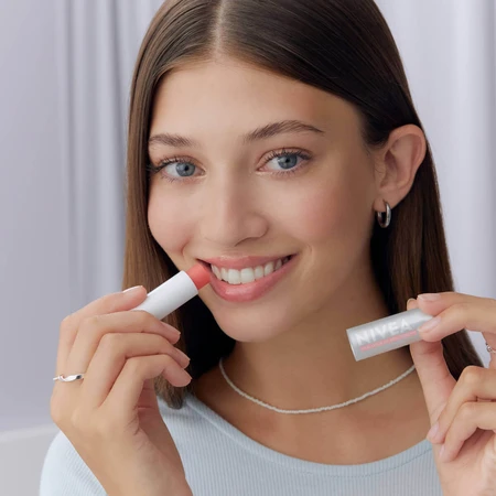 Зволожуючий бальзам для губ Nivea Троянда, 5.2 г: ціни та характеристики