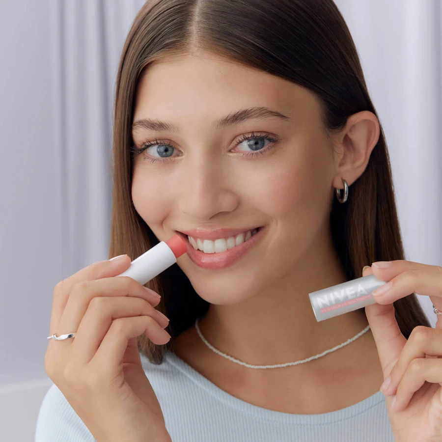 Зволожуючий бальзам для губ Nivea Троянда, 5.2 г: ціни та характеристики