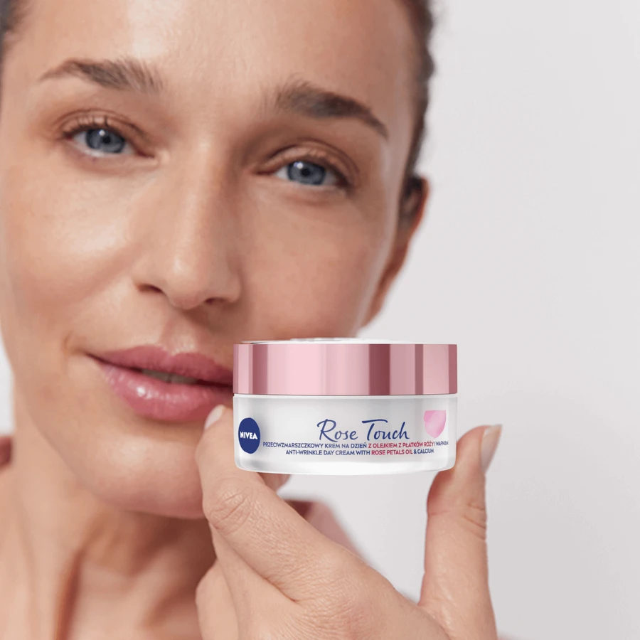Набір Nivea Rose Elegance, денний крем, 50 мл + нічний крем, 50 мл + косметичка: ціни та характеристики