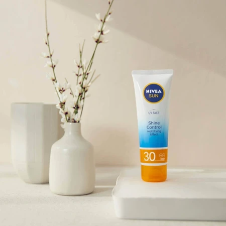 Набір Nivea Sun Shine Control, матуючий крем для обличчя з високим ступенем захисту, SPF 30, 50 мл + зволожуючий лосьйон від сонця, SPF 50+, 200 мл + безкоштовна сумка-рюкзак: ціни та характеристики