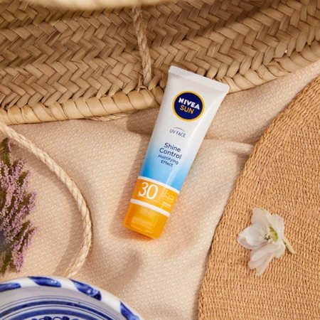 Набір Nivea Sun Shine Control, матуючий крем для обличчя з високим ступенем захисту, SPF 30, 50 мл + зволожуючий лосьйон від сонця, SPF 50+, 200 мл + безкоштовна сумка-рюкзак: ціни та характеристики