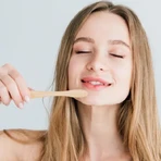 Бамбукова зубна щітка SmileKit М'яка Бежево-чорна: ціни та характеристики