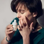 Iossi Firm and Lift Eye Cream, крем для підтяжки та зміцнення шкіри навколо очей, пептиди, кава та гіалуронова кислота, 15 мл: ціни та характеристики