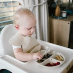BabyOno, силіконове блюдце з присоскою, бежеве, від 6 місяців, 1 шт.: ціни та характеристики