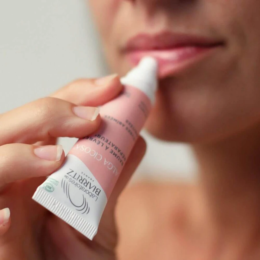 Органічний бальзам для губ Laboratoires De Biarritz Відновлює, заспокоює та захищає 15мл: ціни та характеристики