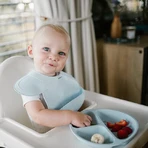 BabyOno, силіконовий нагрудник з регульованою застібкою, синій, від 6 місяців, 1 шт.: ціни та характеристики