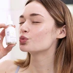SVR Sebiaclear Ampoule Flash, разглаживающая сыворотка с азелаиновой кислотой, 30 мл + Sebiaclear, гель, 55 мл с косметичкой бесплатно: цены и характеристики