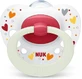 Nuk Signature Ортодонтична силіконова пустушка з кришкою Сердечка - Біла - Червона для 18-36 місяців