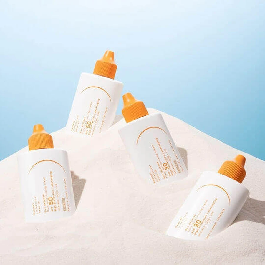 Сонцезахисний крем для обличчя та тіла Radiant Sun Defense SPF50 з пігментом 50 мл: ціни та характеристики