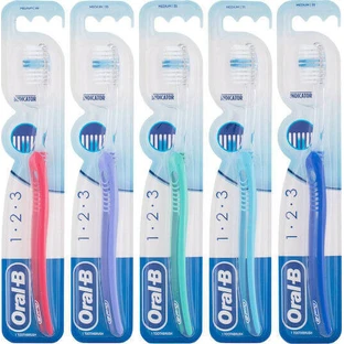 Oral-B 1-2-3 Indicator 35 Зубна щітка середня (випадковий вибір) 118008