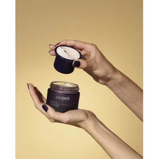 Caudalie Premier Cru La Creme Refill Насыщенный увлажняющий, антивозрастной и тонизирующий крем для лица с гиалуроновой кислотой и керамидами 50 мл