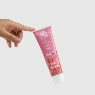 Aloe Colors Aloha Summer Aloe Vera & Vanilla Увлажняющий лосьон с ароматом алоэ вера и ванили для сухой и чувствительной кожи 150 мл