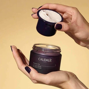 Caudalie Premier Cru La Creme Refill Rich 24-годинний зволожуючий, антивіковий і тонізуючий крем для обличчя з гіалуроновою кислотою та керамідами 50 мл