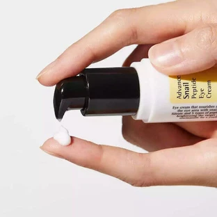 Cosrx Advanced Snail Peptide Крем проти зморшок для чутливої шкіри навколо очей з освітлюючим ефектом 25 мл